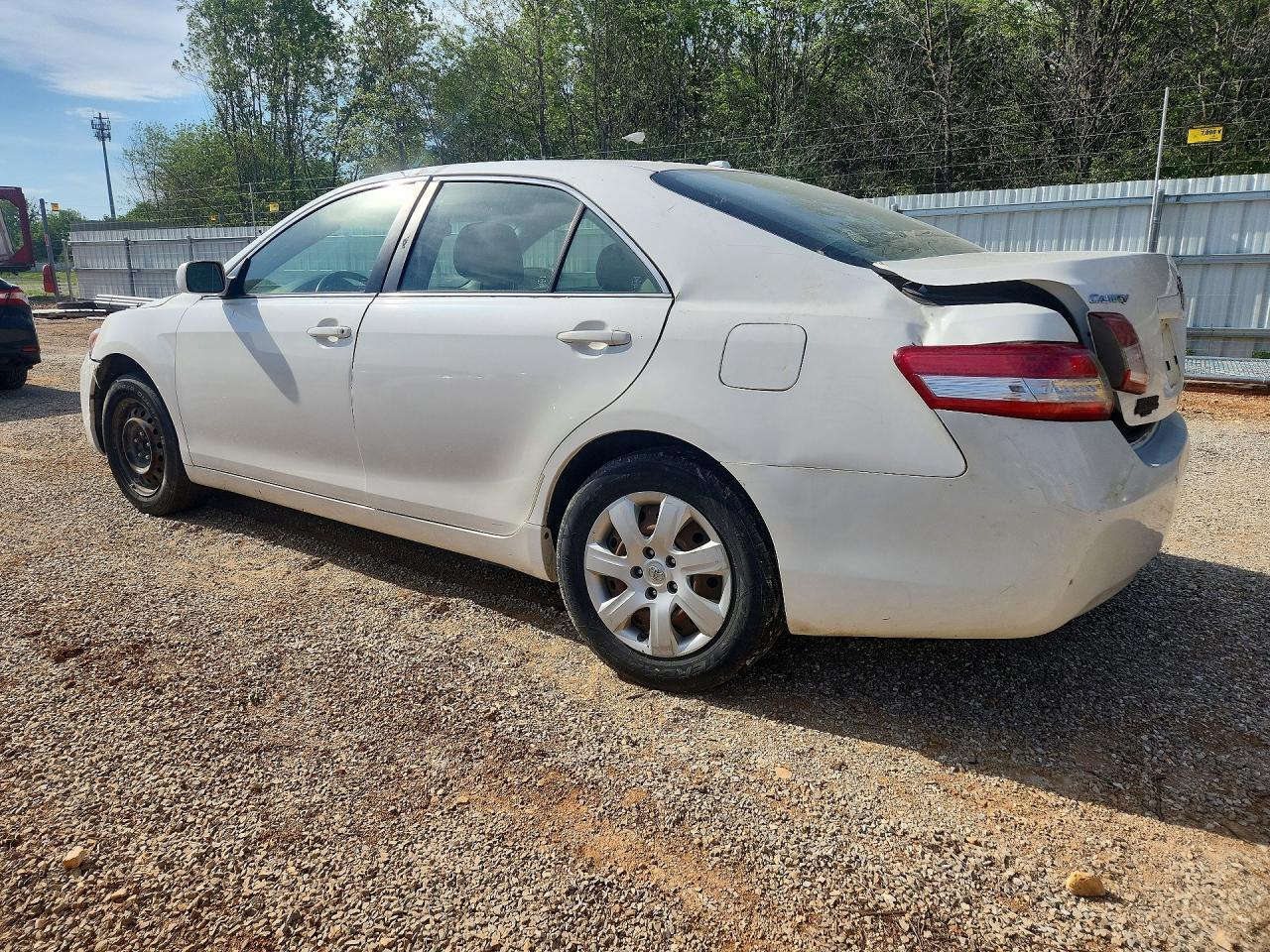2011 Toyota Camry Base - Фото 2