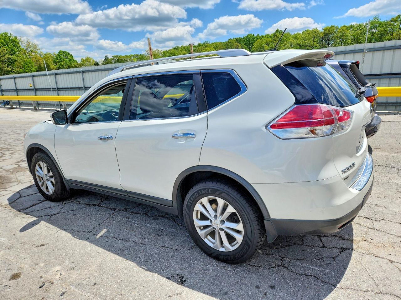 2016 Nissan Rogue Sv - Image 2