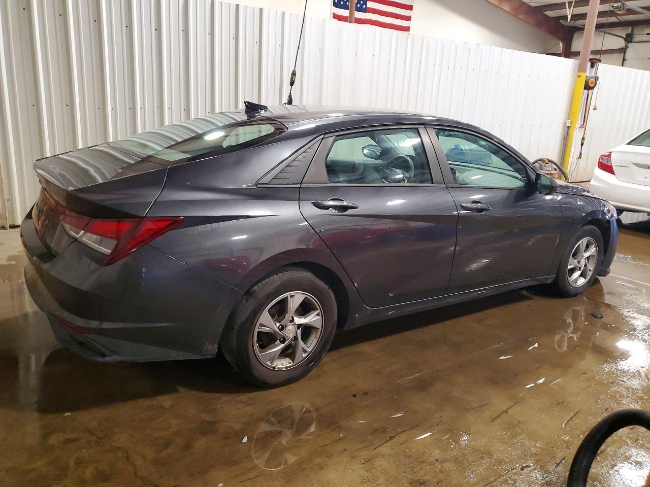 2021 Hyundai Elantra Se - Фото 3