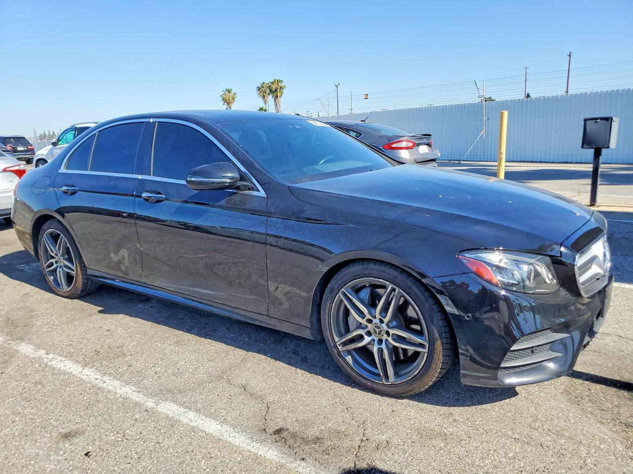 2018 Mercedes-Benz E 300 - Фото 4