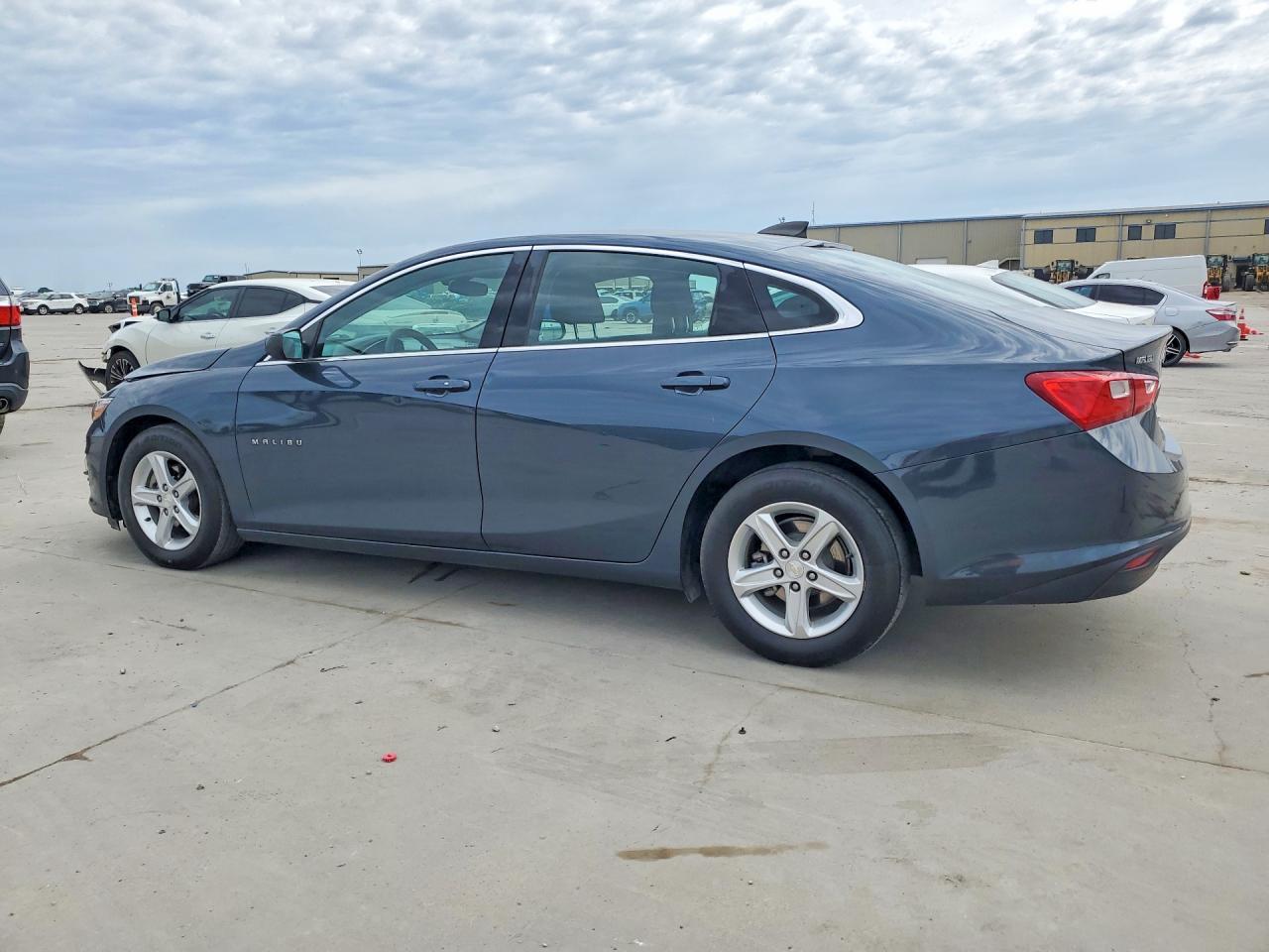 2020 Chevrolet Malibu Ls - Фото 2