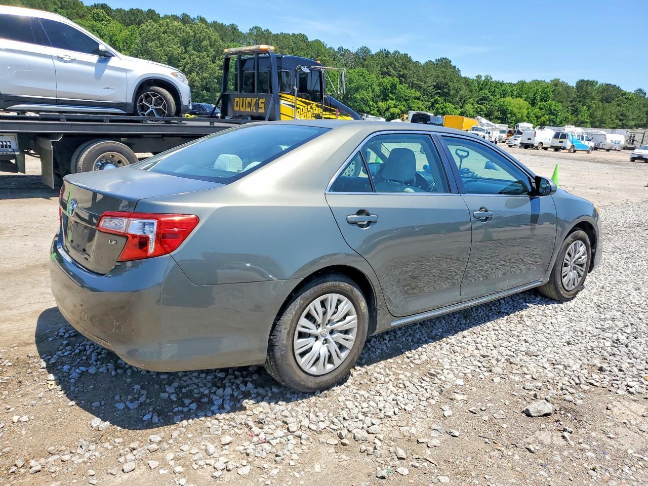 2013 Toyota Camry Le - Фото 3