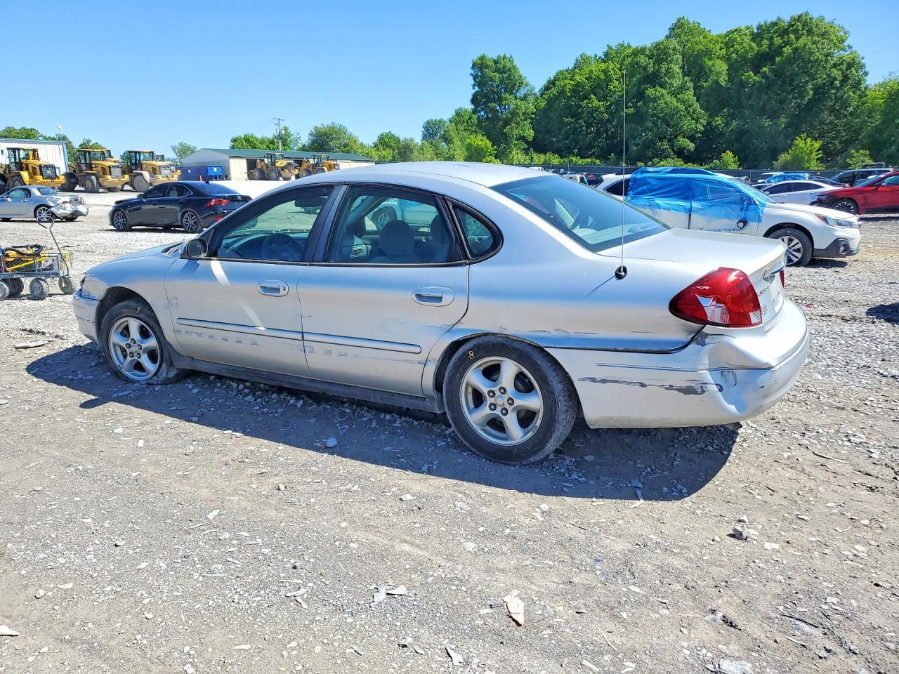2003 Ford Taurus Ses - Фото 2