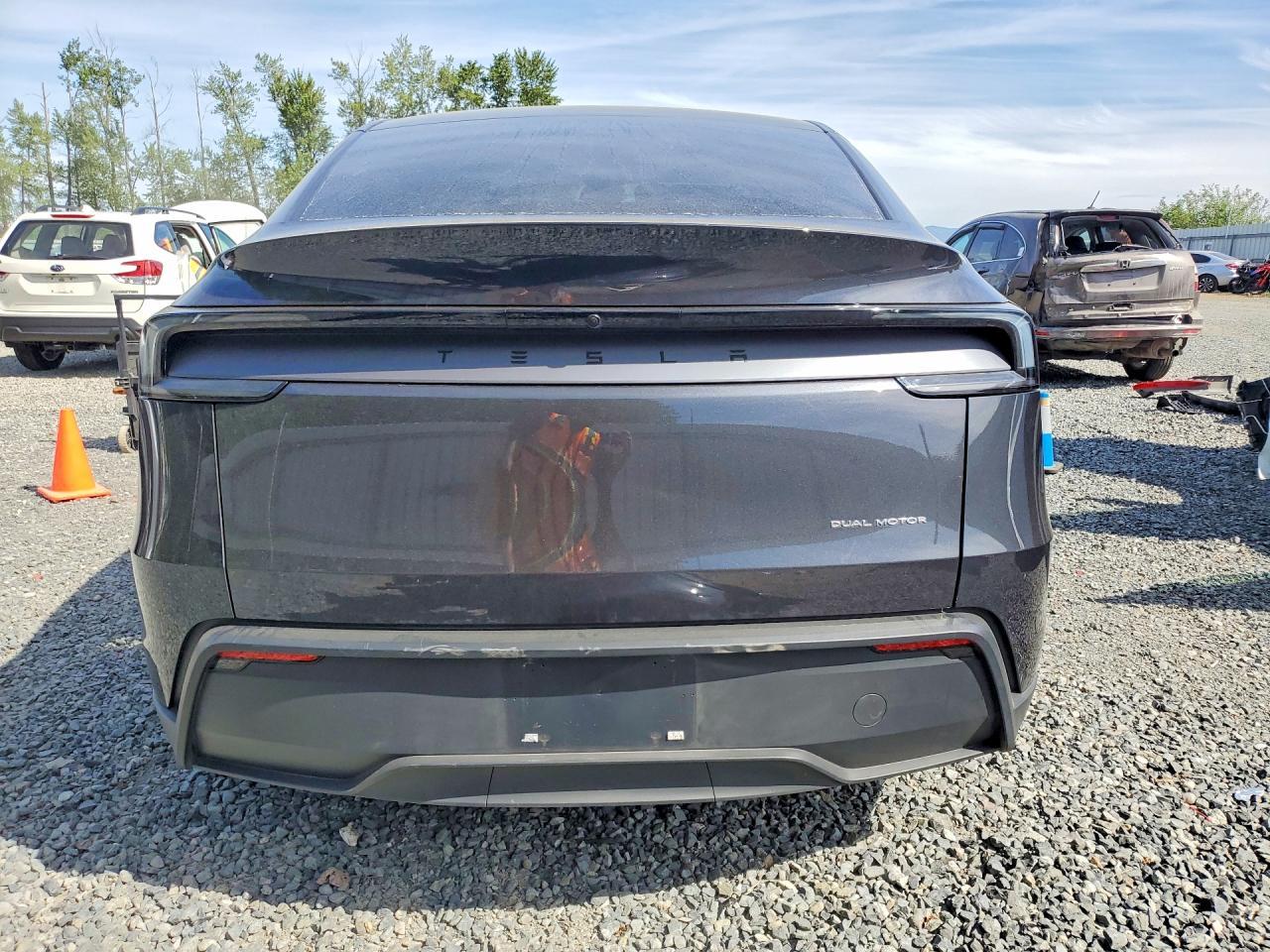 2026 Tesla Model Y - Фото 6