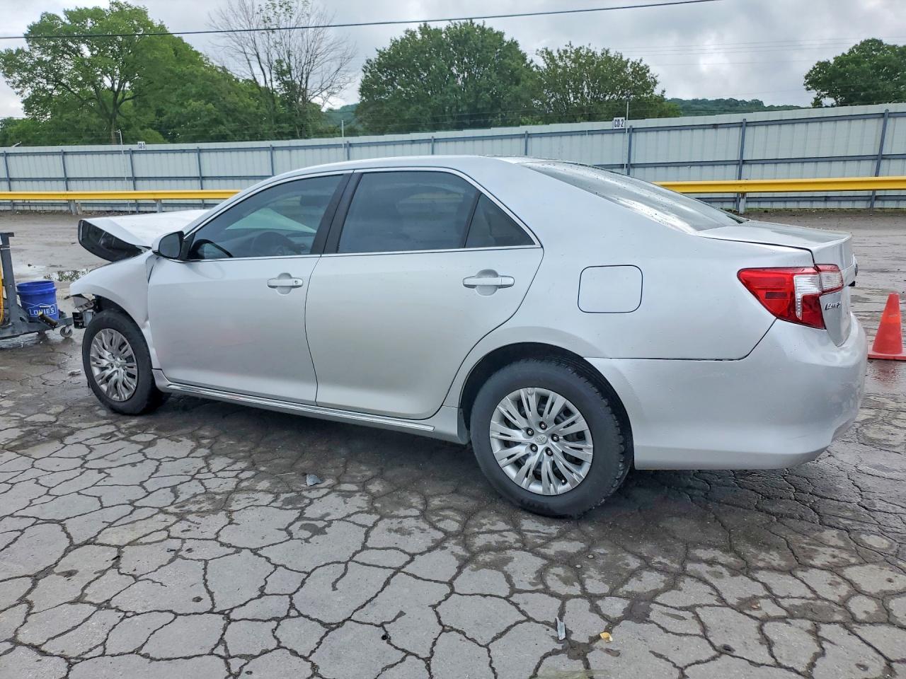 2014 Toyota Camry Le - Фото 2