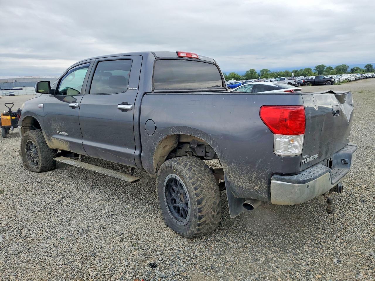 2013 Toyota Tundra Platinum - Image 2