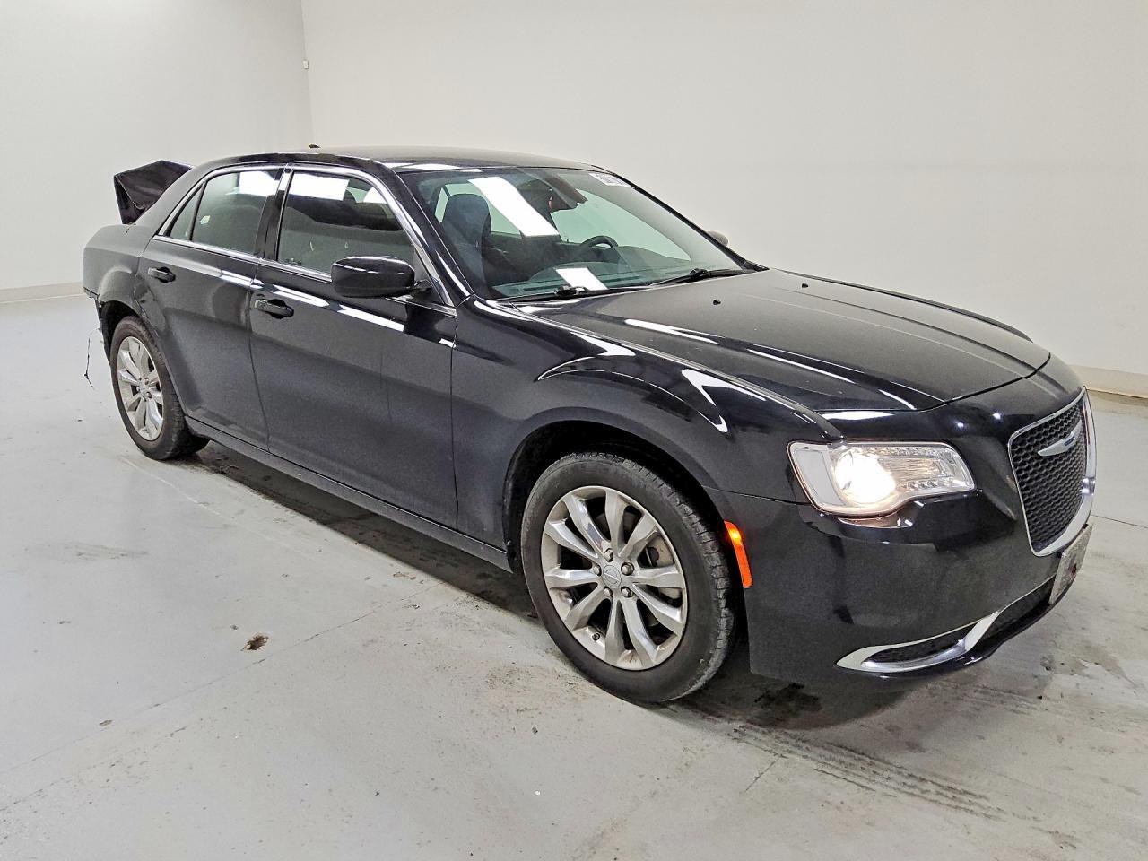 2022 Chrysler 300 Touring - Фото 4