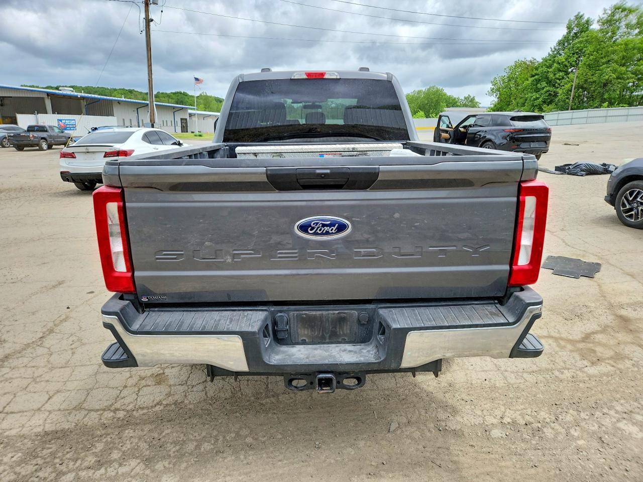 2025 Ford F250 Super Duty - Фото 6