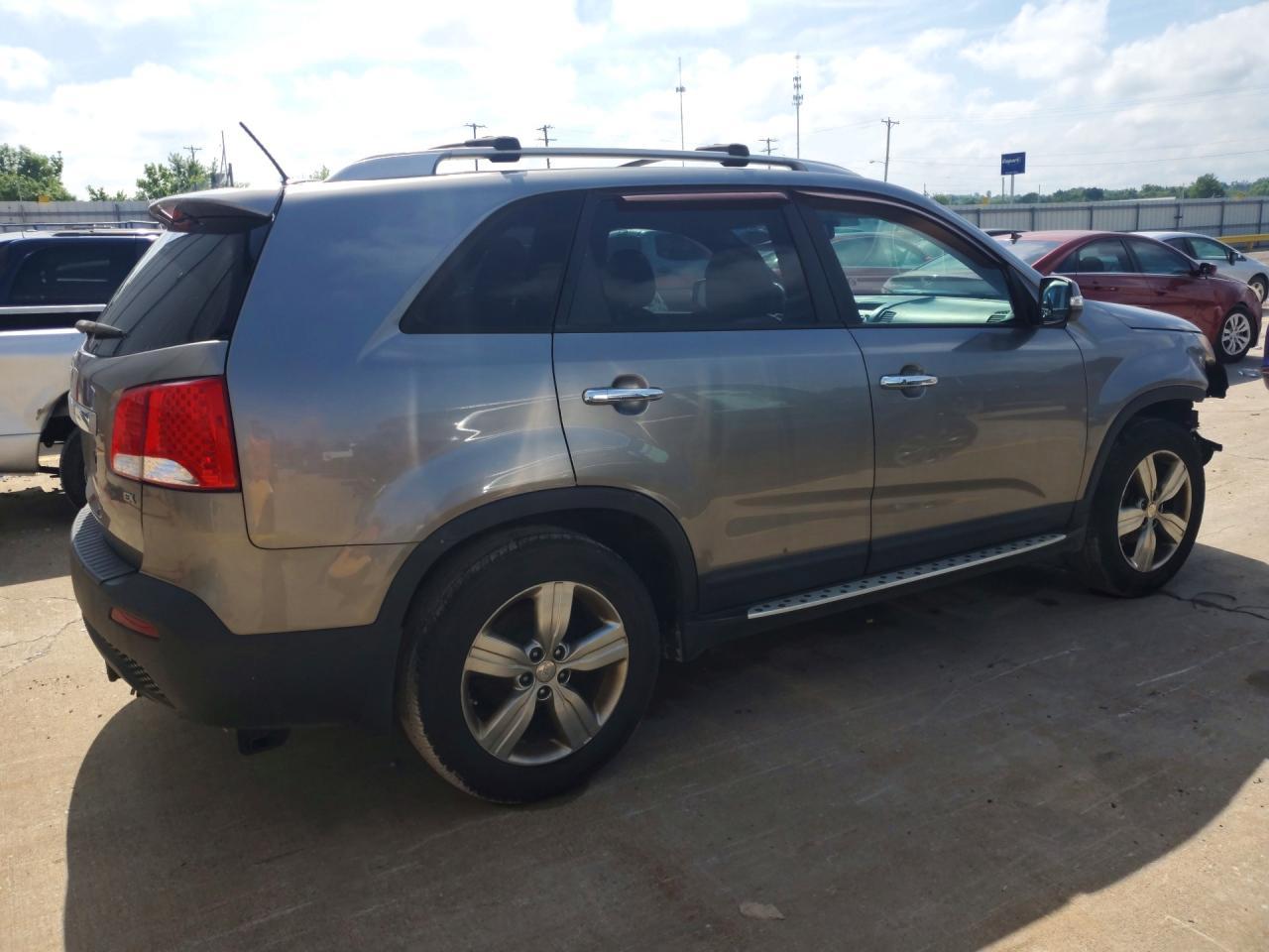 2013 Kia Sorento Ex - Image 3