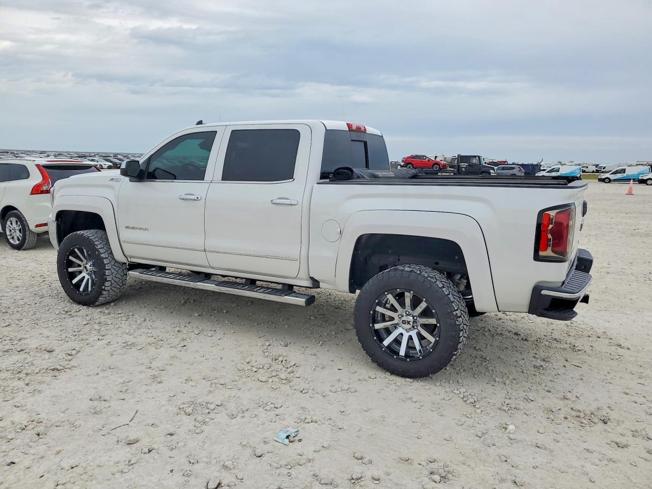 2018 GMC Sierra K1500 Slt - Image 2