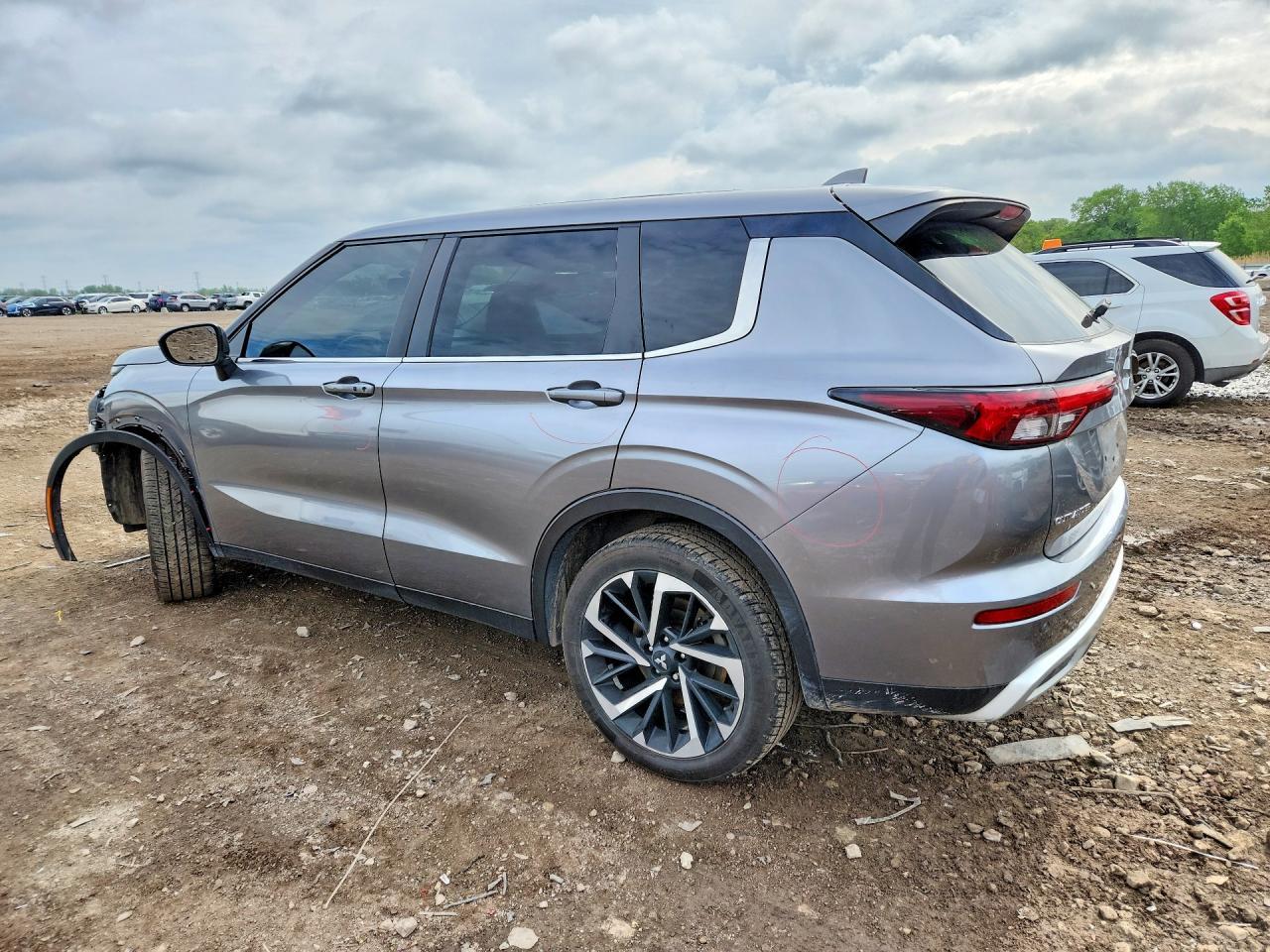 2022 Mitsubishi Outlander Se - Image 2