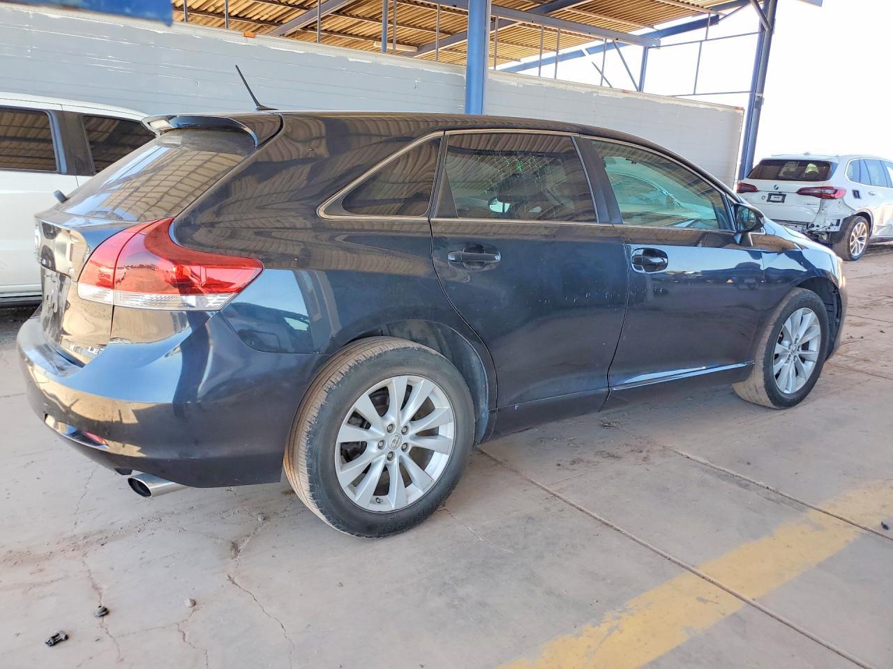 2015 Toyota Venza Le - Image 3