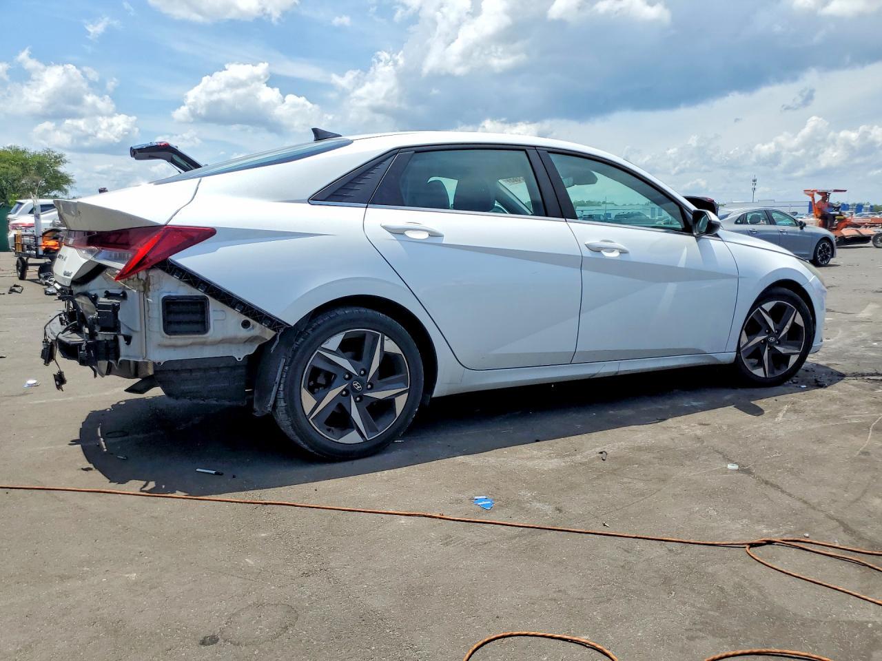 2021 Hyundai Elantra Limited - Фото 3