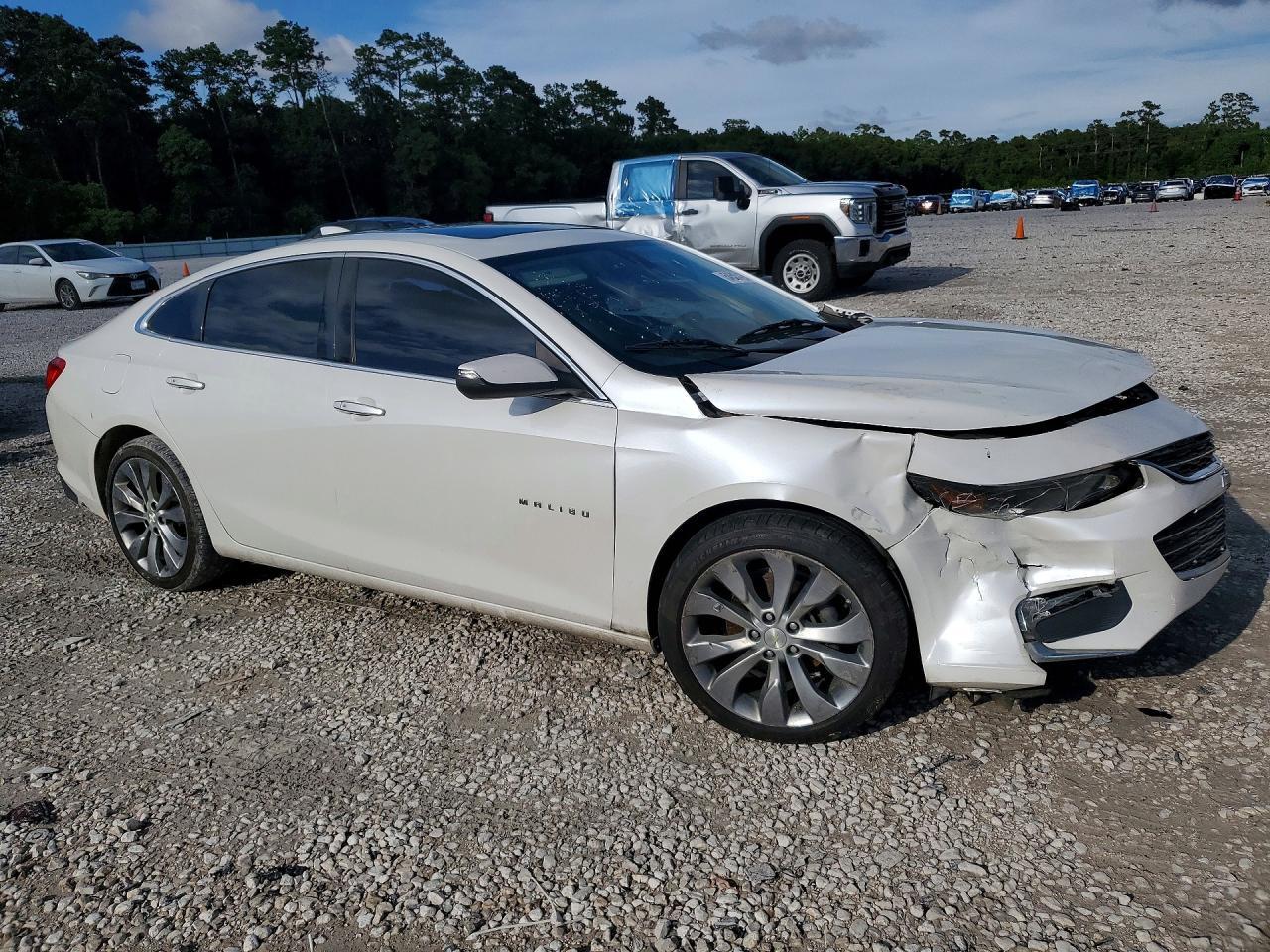 2017 Chevrolet Malibu Premier - Фото 4