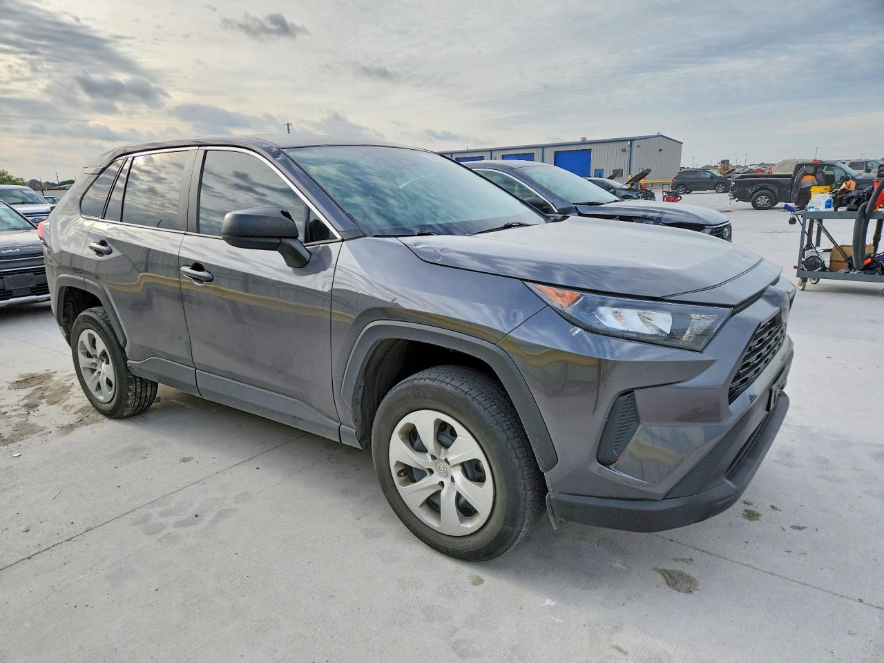 2022 Toyota Rav4 Le - Фото 4