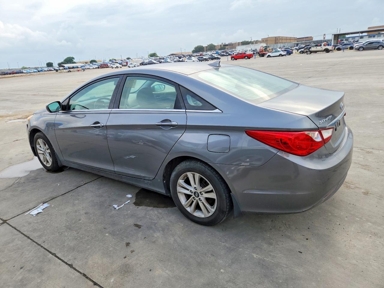 2013 Hyundai Sonata Gls - Image 2
