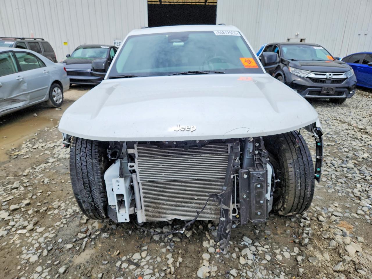 2023 Jeep Grand Cherokee Laredo/Altitude - Image 5
