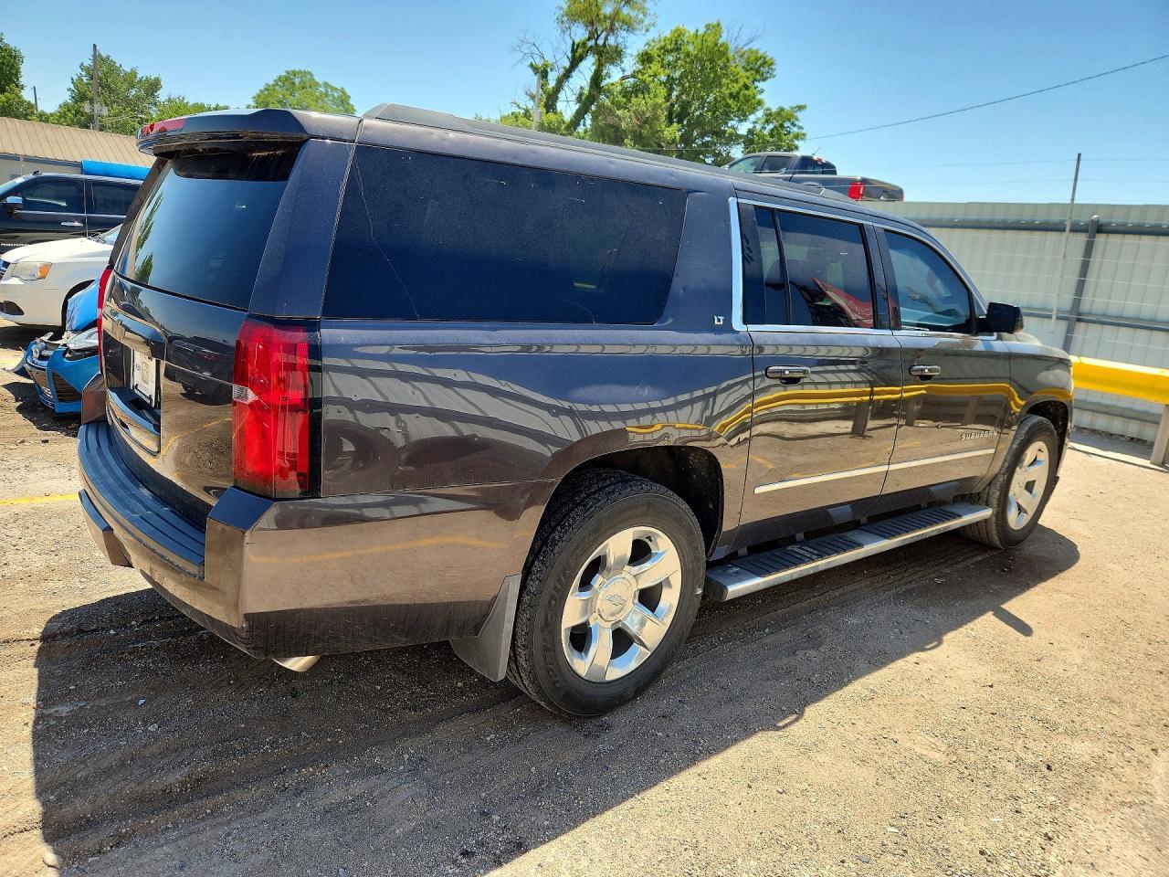 2017 Chevrolet Suburban K1500 Lt - Image 3