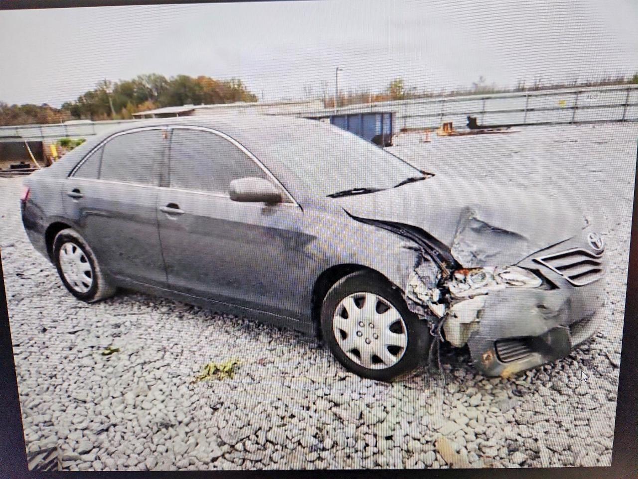 2011 Toyota Camry Le - Фото 4