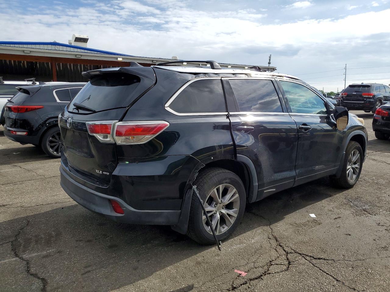 2015 Toyota Highlander Xle - Image 3