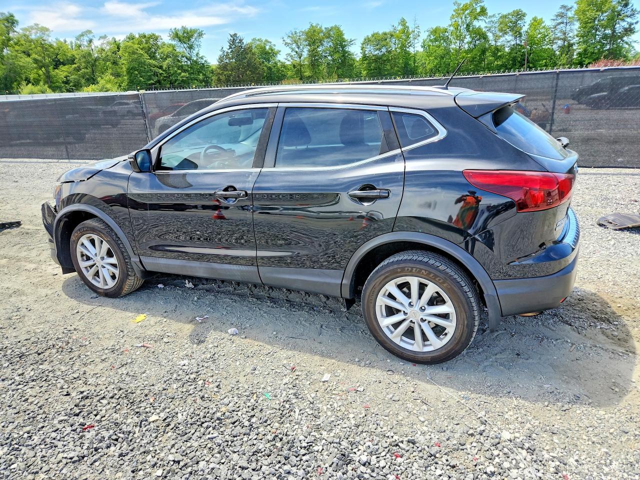 2017 Nissan Rogue Sport Sv - Image 2