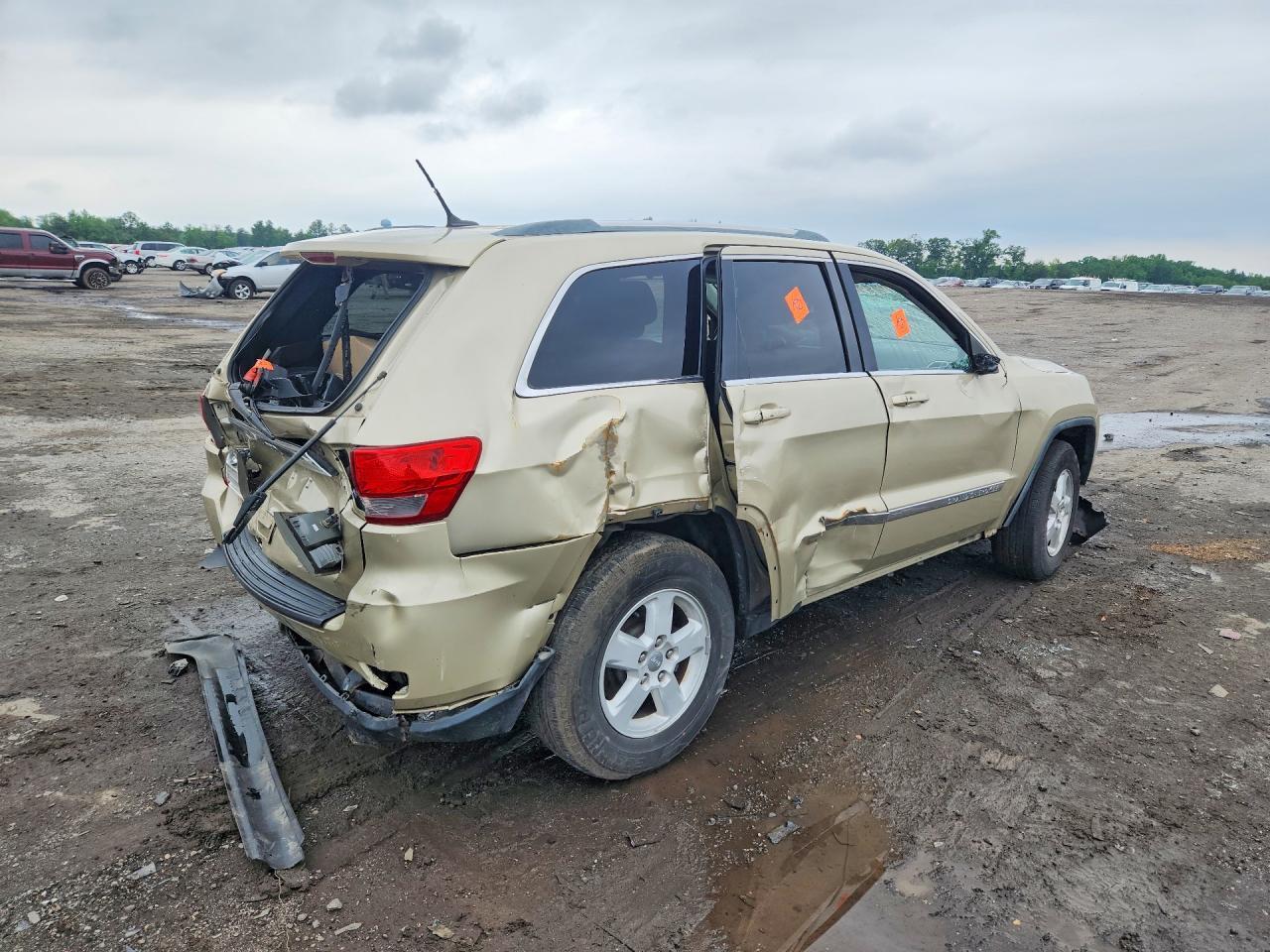 2011 Jeep Grand Cherokee Laredo - Image 3