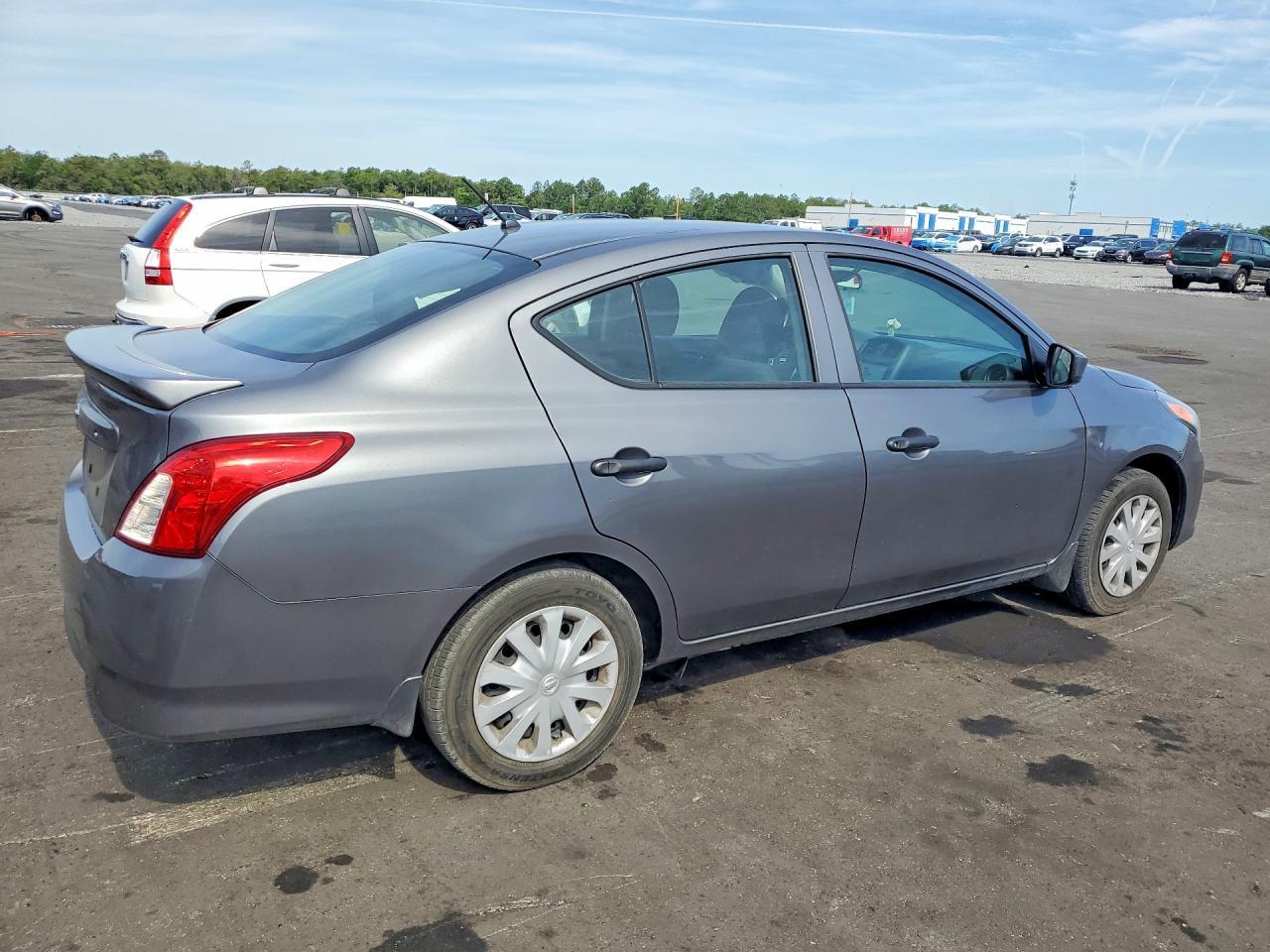 2019 Nissan Versa S Plus - Image 3