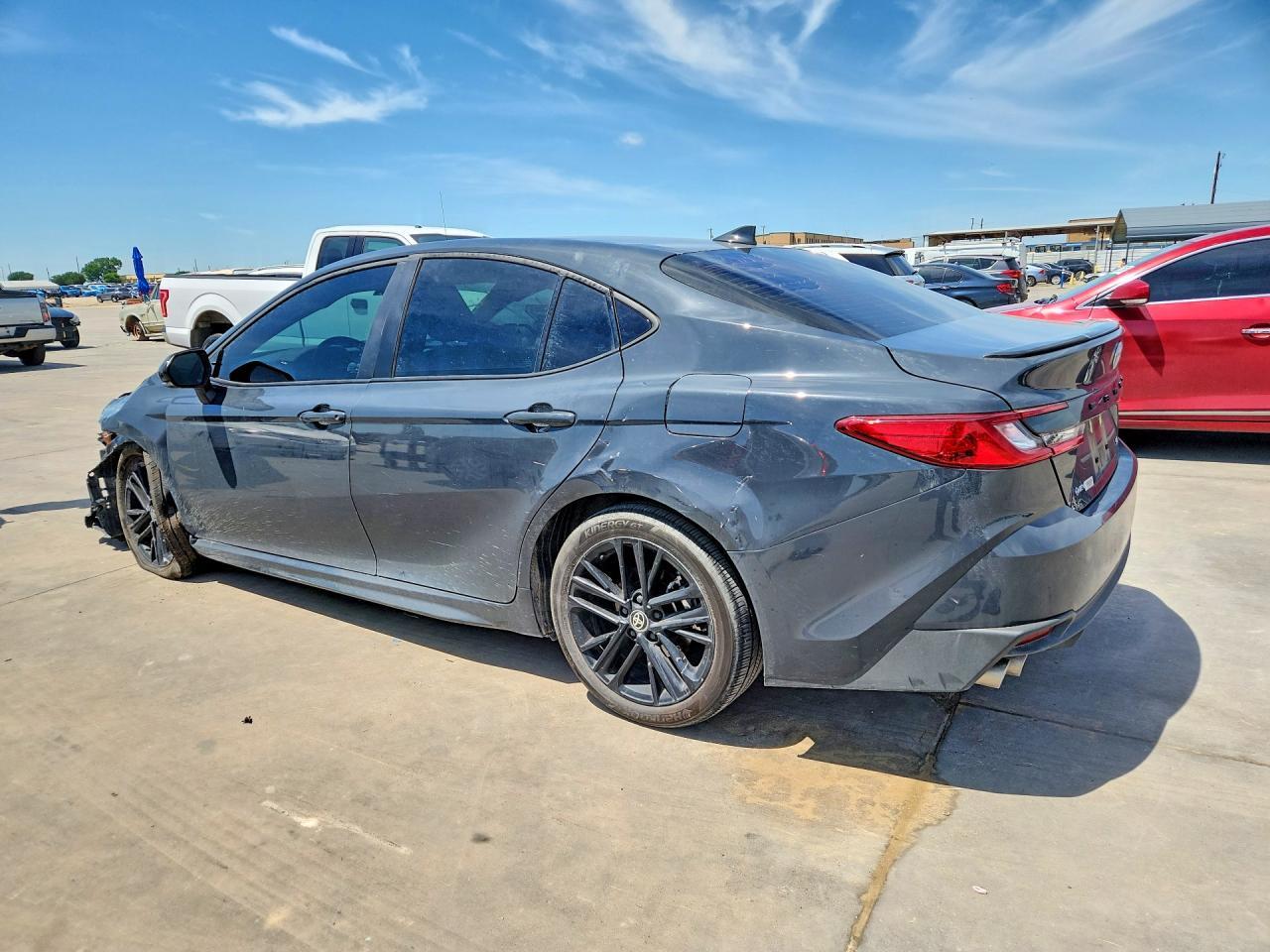 2025 Toyota Camry Se - Фото 2