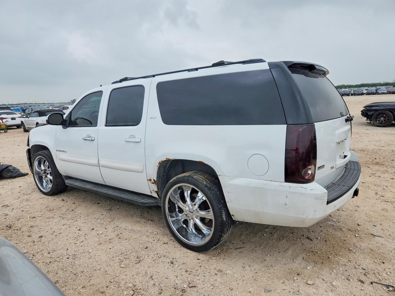2008 GMC Yukon Denali - Image 2
