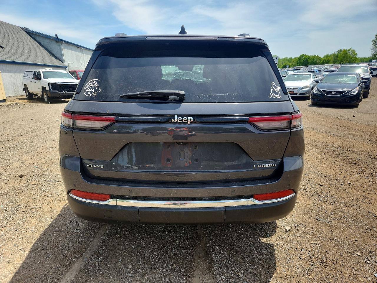 2023 Jeep Grand Cherokee Laredo - Image 6