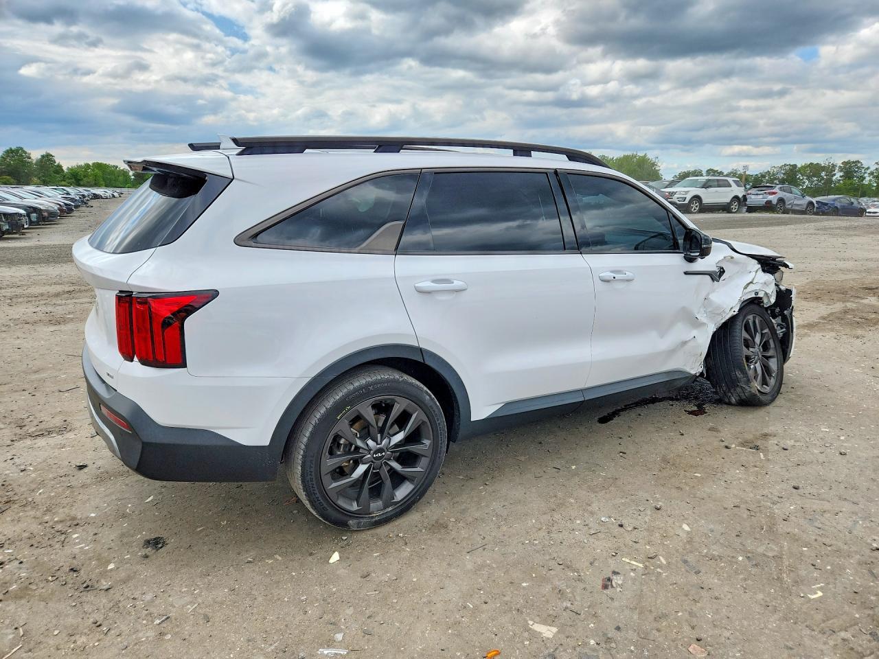 2023 Kia Sorento X-Line Sx Prestige - Image 3