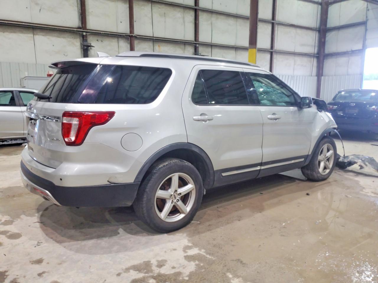 2017 Ford Explorer Xlt - Фото 3