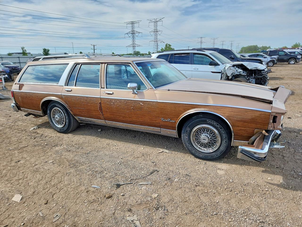 1988 Oldsmobile Custom Cruiser - Фото 4