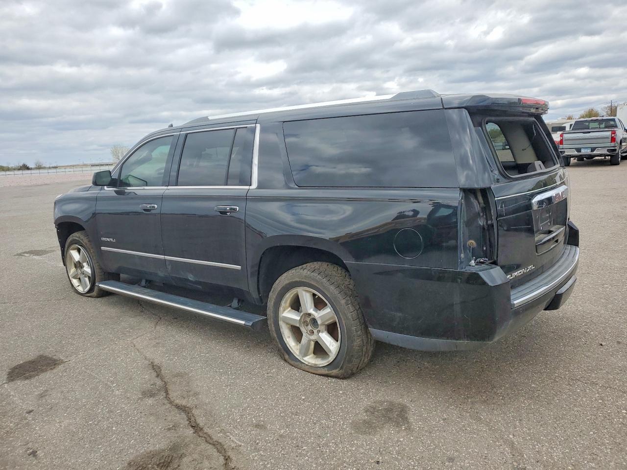 2015 GMC Yukon Xl Denali - Image 2