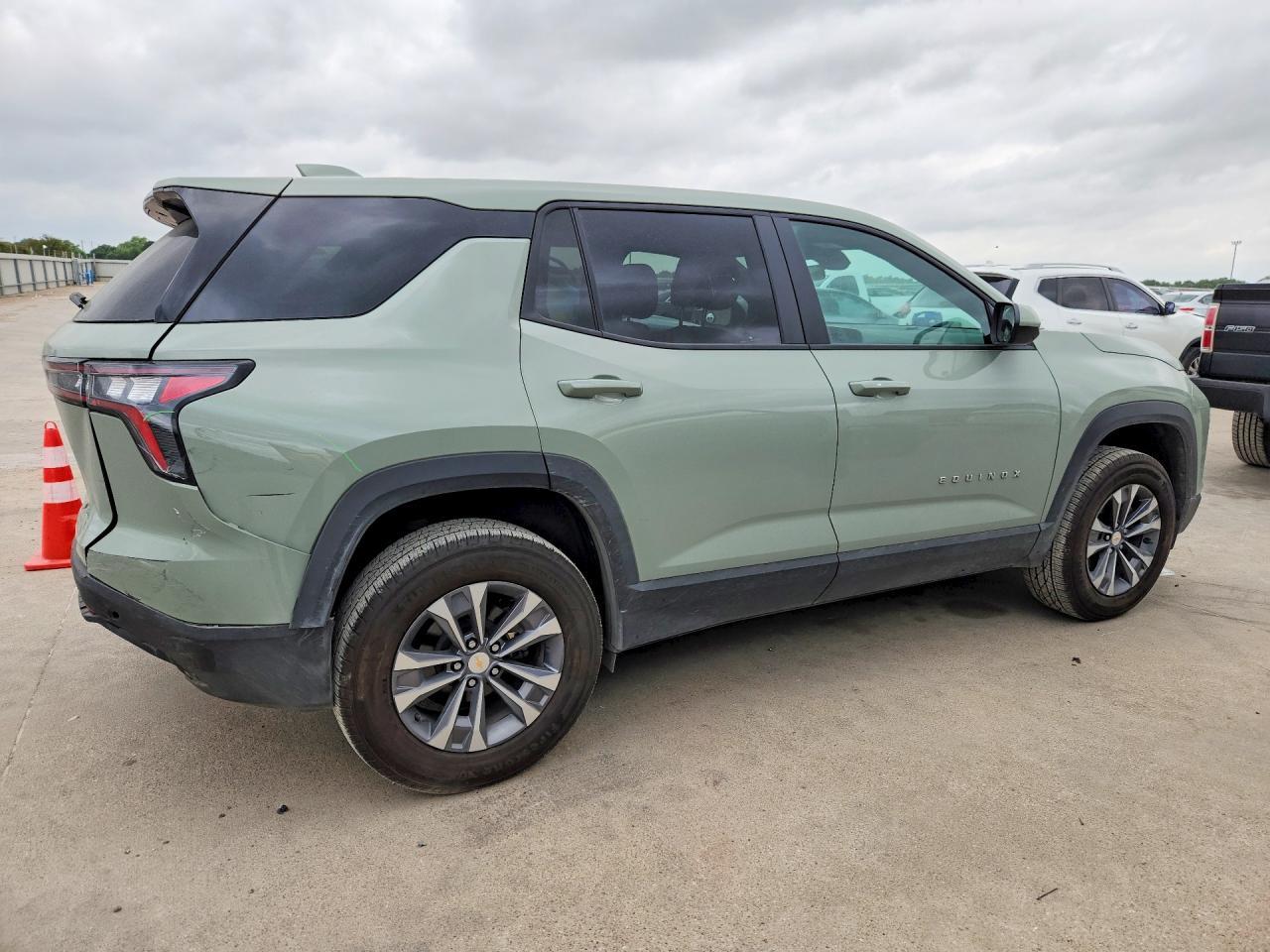 2025 Chevrolet Equinox Lt - Image 3