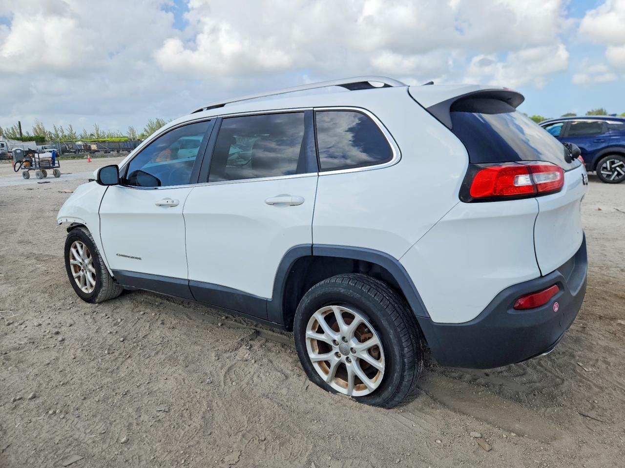 2016 Jeep Cherokee Latitude - Фото 2