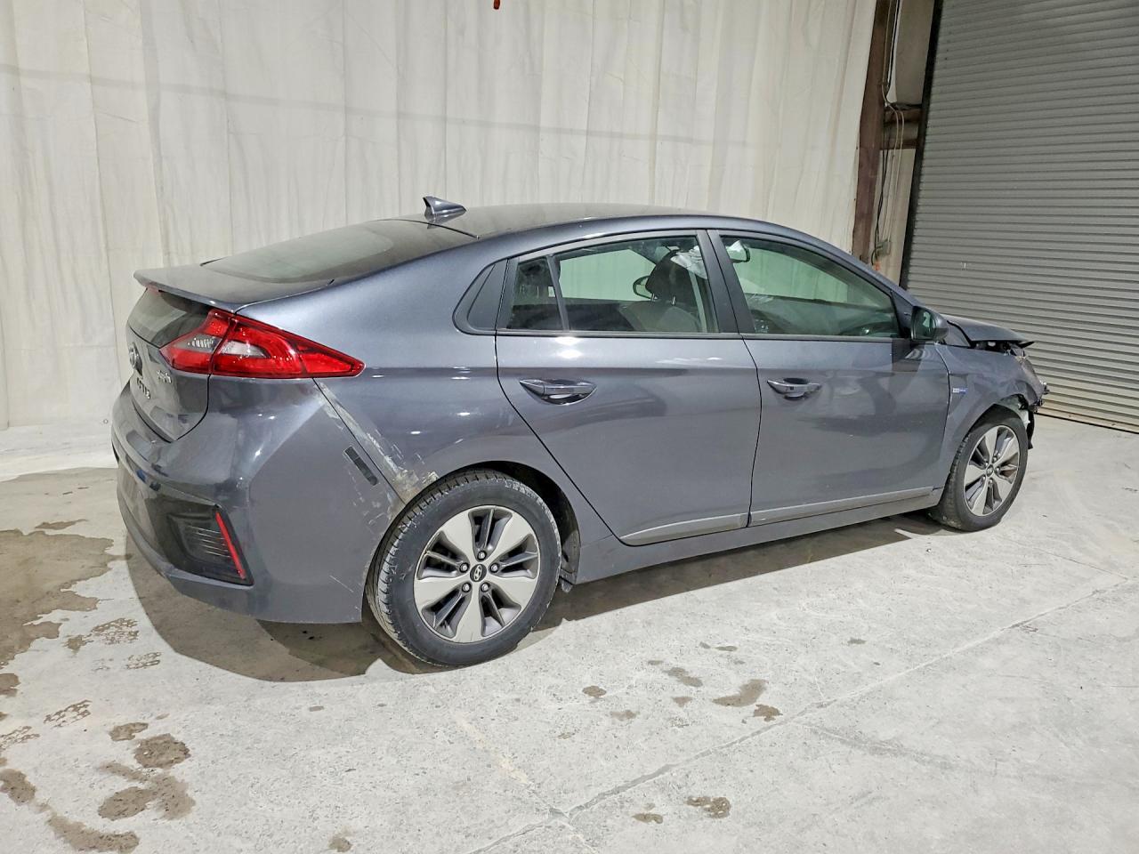 2019 Hyundai Ioniq Plug-In Hybrid Base - Фото 3