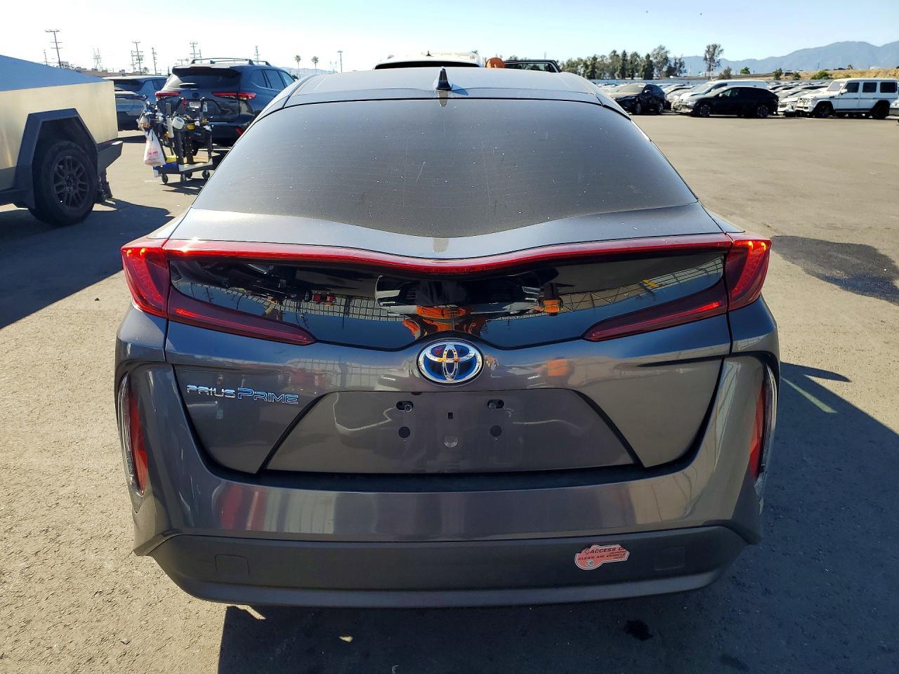 2020 Toyota Prius Prime Le - Фото 6