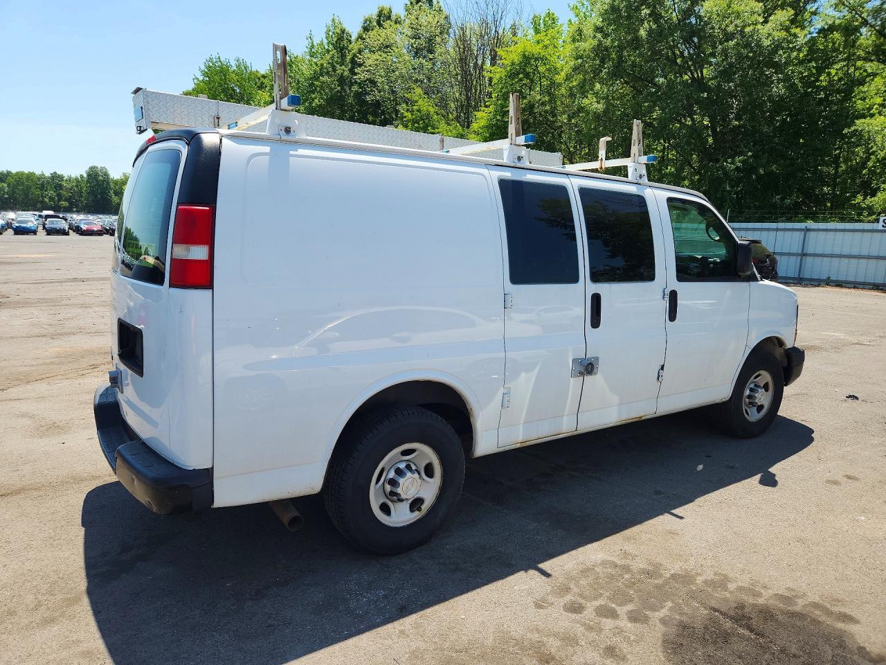 2015 Chevrolet Express G2500 - Фото 3