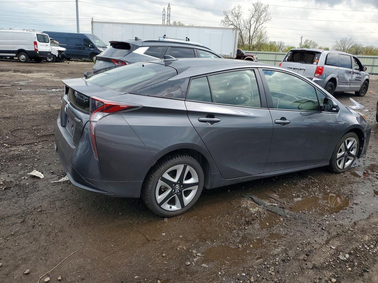 2017 Toyota Prius Three Touring - Image 3