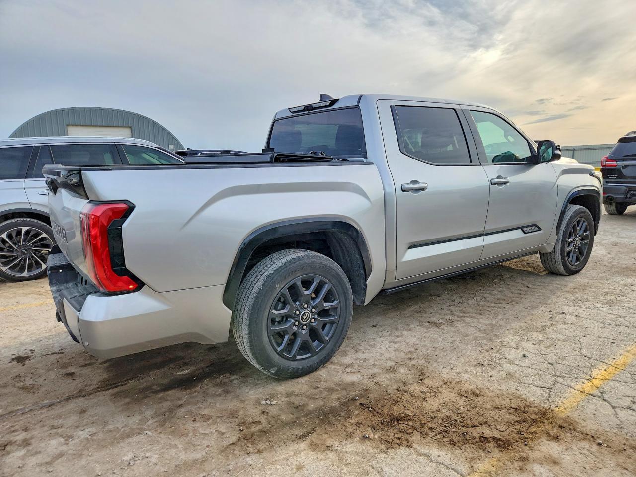 2022 Toyota Tundra Platinum - Фото 3