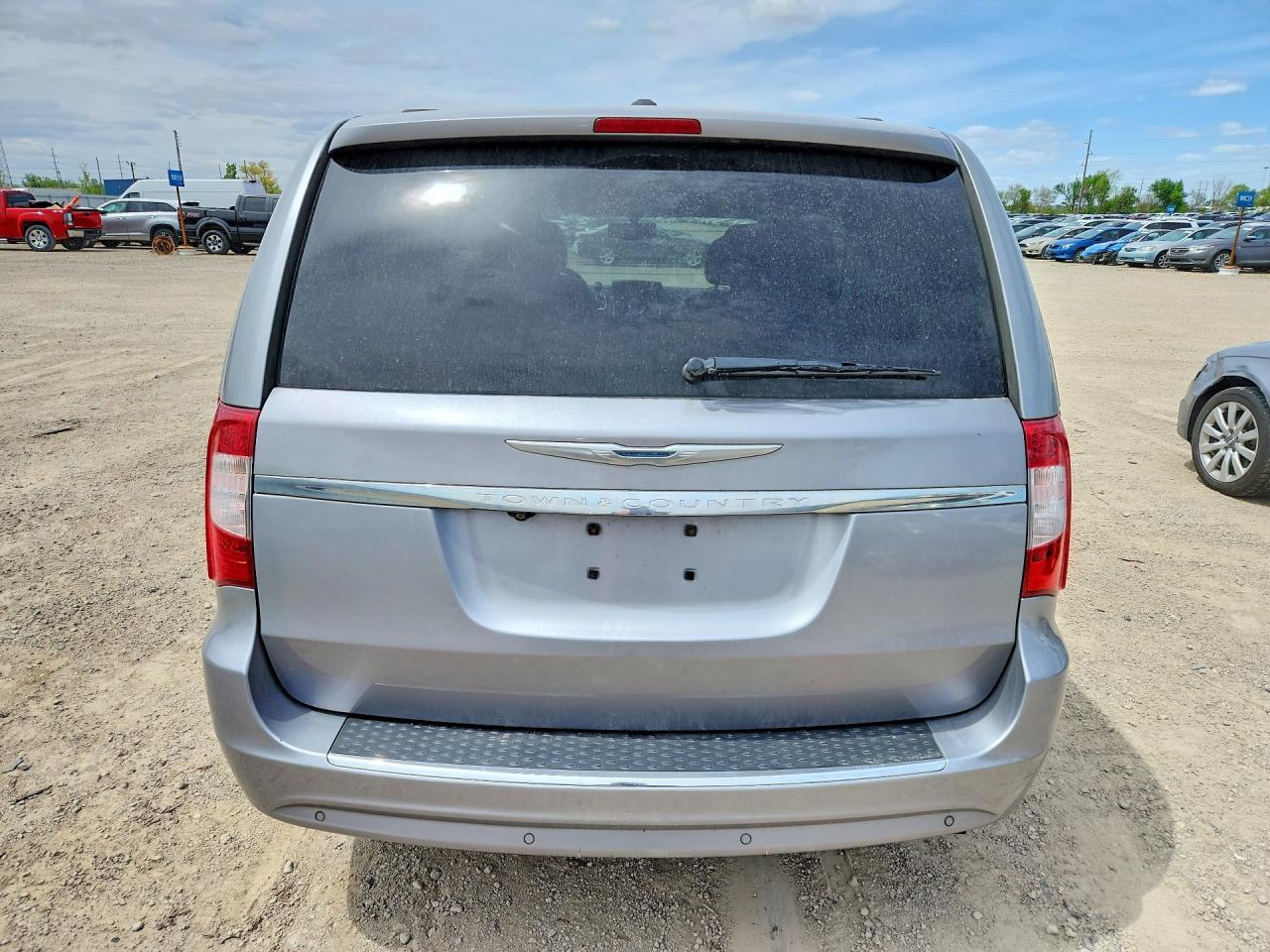 2013 Chrysler Town & Country Touring L - Фото 6
