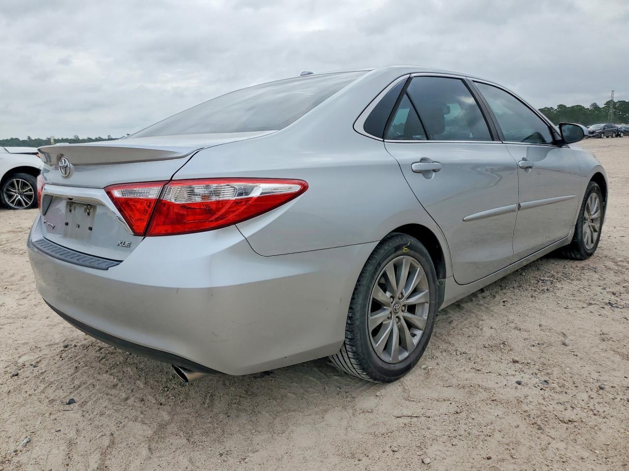 2017 Toyota Camry Xle - Image 3
