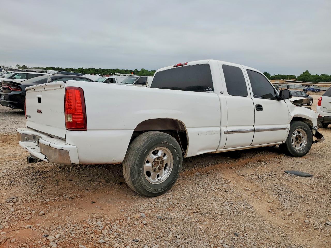 2000 GMC New Sierra C1500 - Image 3