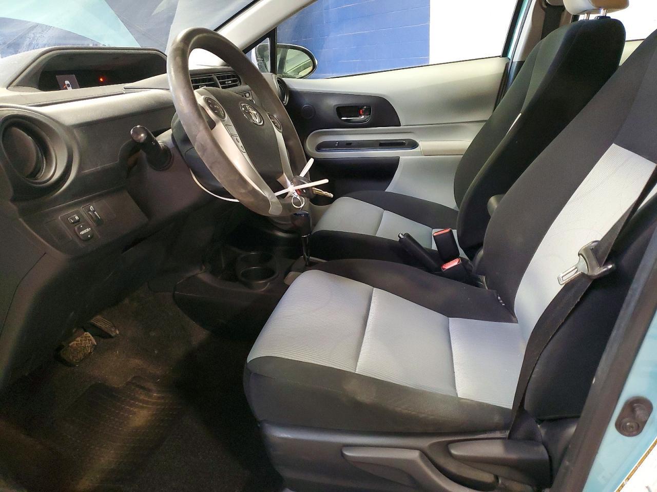 2013 Toyota Prius C Two - Фото 7