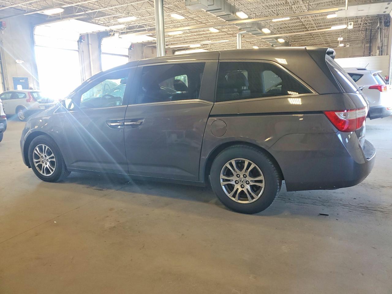 2013 Honda Odyssey Exl - Image 2