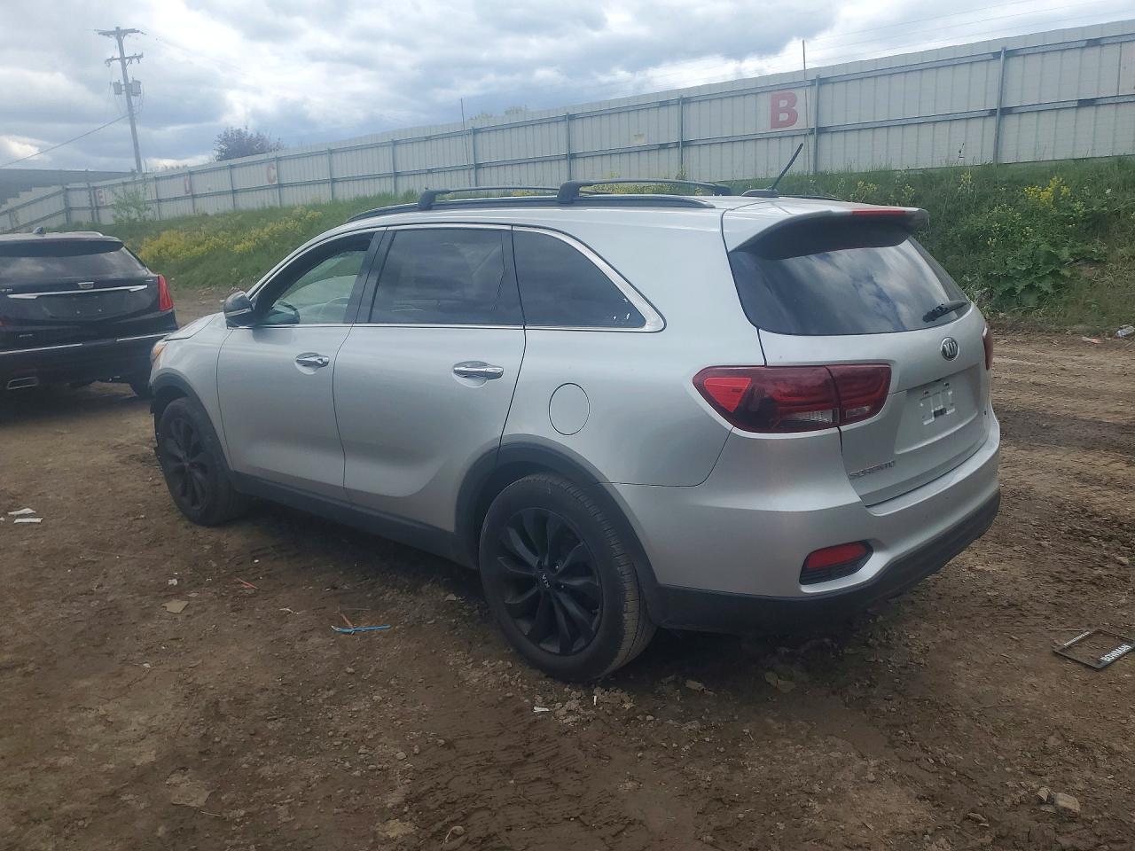 2019 Kia Sorento S V6 - Image 2