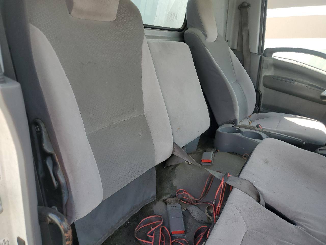 2018 Isuzu Npr Hd Box Truck - Image 6