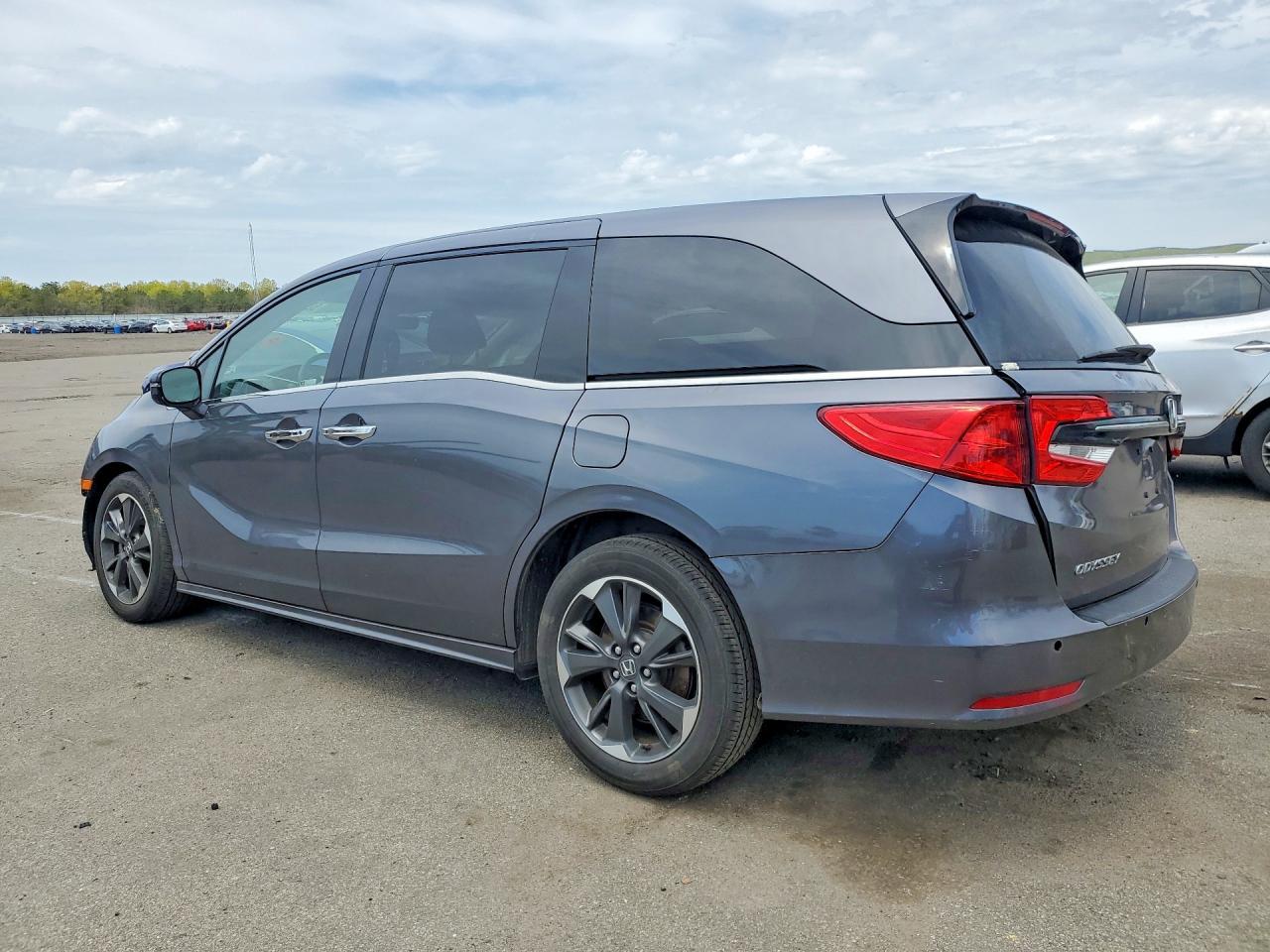 2024 Honda Odyssey Elite - Image 2