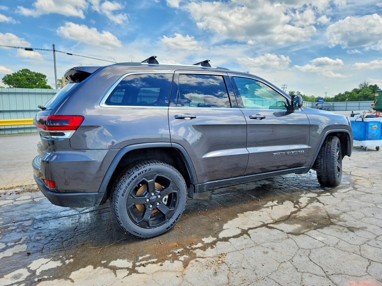 2019 Jeep Grand Cherokee Laredo - Image 3